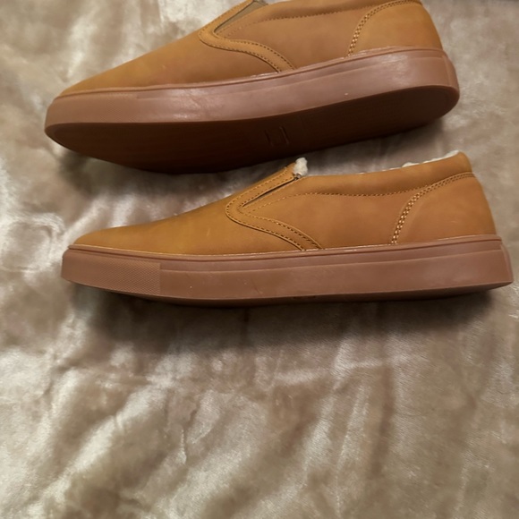 Deer Stags men’s slip ons. Caramel/wheat/cognac color. Size 9. - Picture 13 of 16